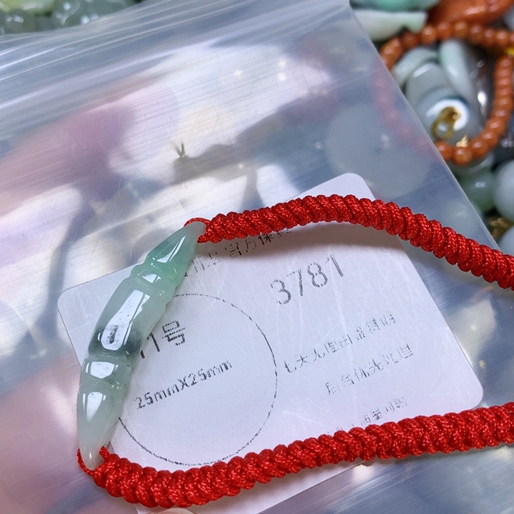 翡翠挂件未镶嵌翡翠