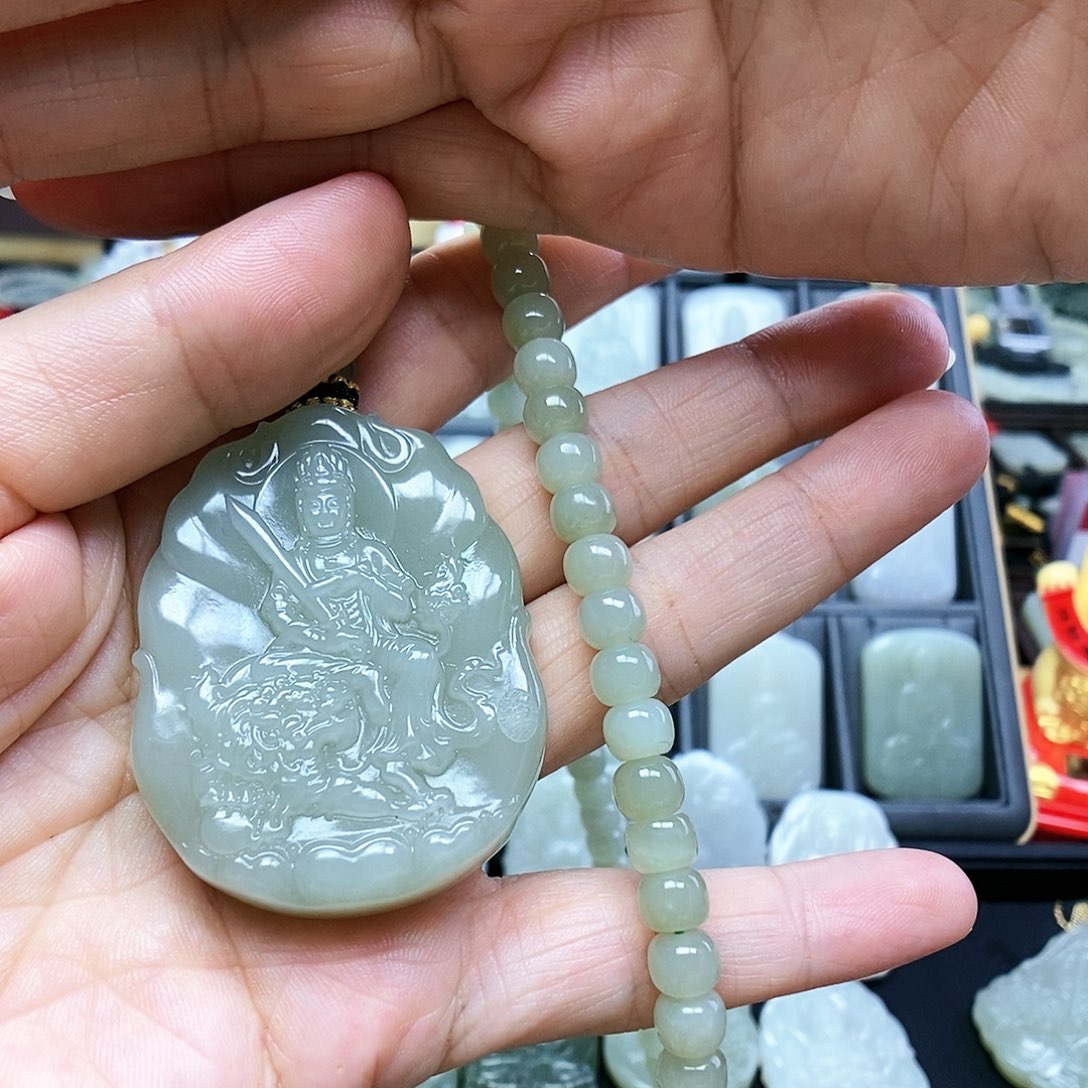 和田玉未镶嵌颈饰小**！