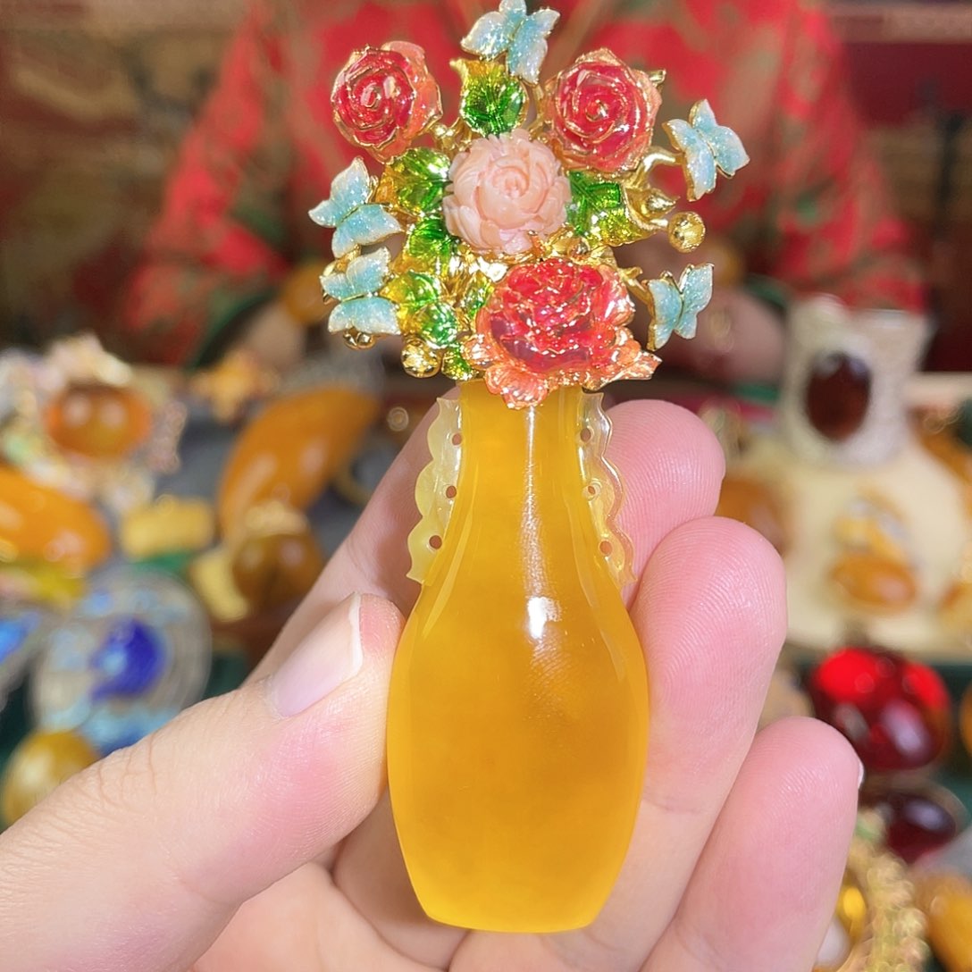 蜜蜡颈饰银S925镀金镶嵌胸针30克