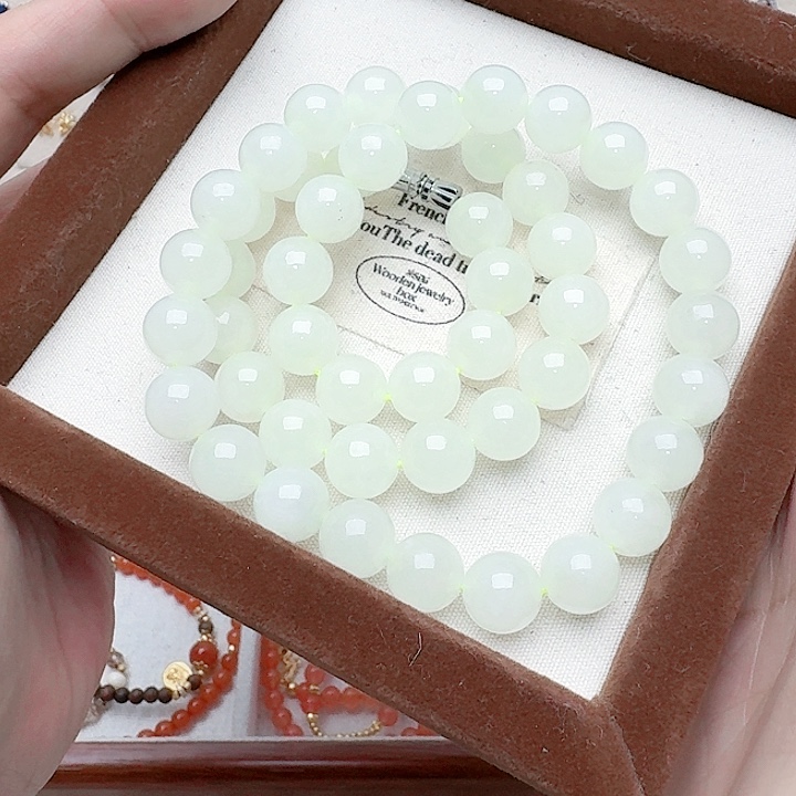 和田玉颈饰合金吊坠