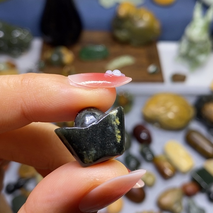 岫岩河磨玉（透闪石质玉）未镶嵌挂件