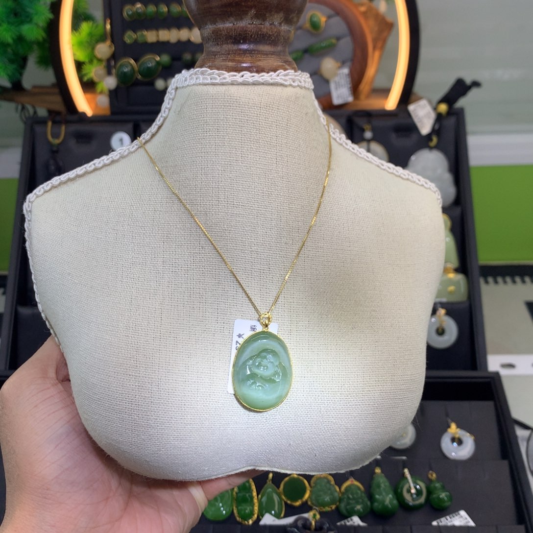 和田玉18K金镶嵌吊坠(赠链)