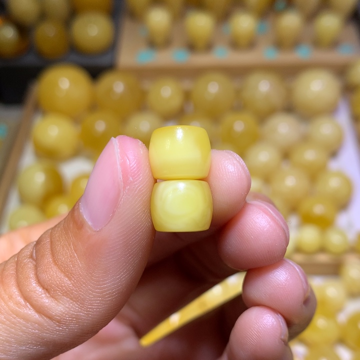 蜜蜡裸石未镶嵌天然俄料黄白花精工直切10.2