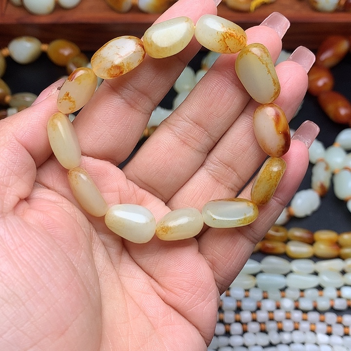 和田玉未镶嵌手串