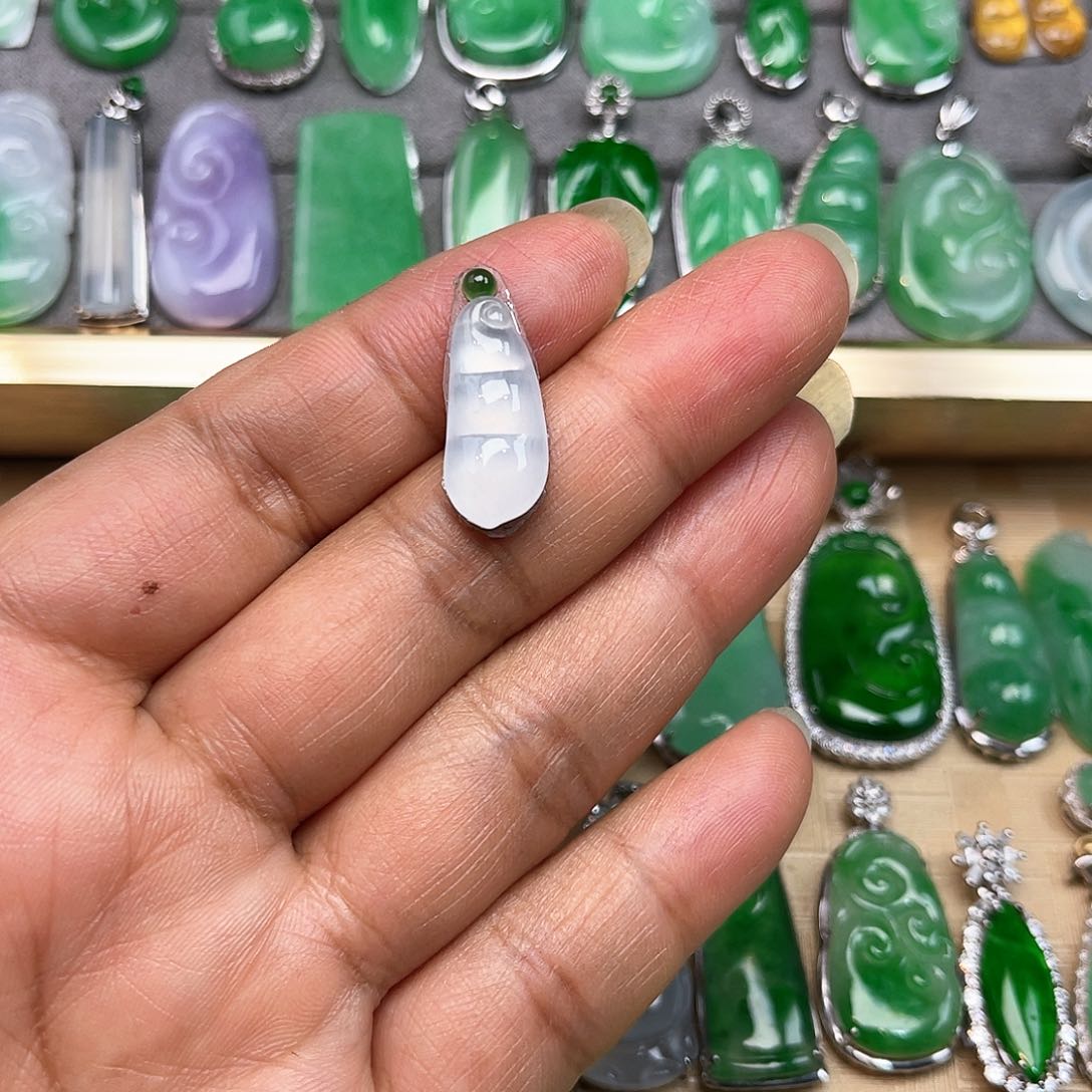 翡翠颈饰未镶嵌裸石