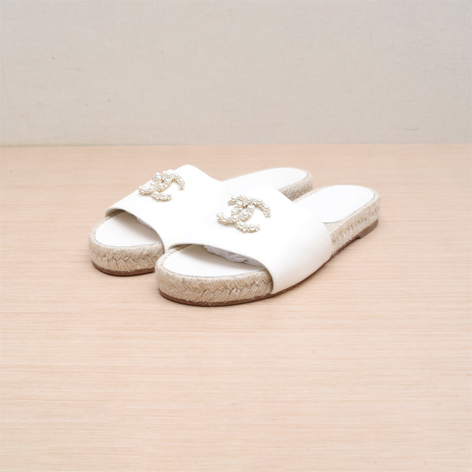 全新未使用 Chanel/香奈儿 汤/P224620528/珍珠双C 拖鞋36码