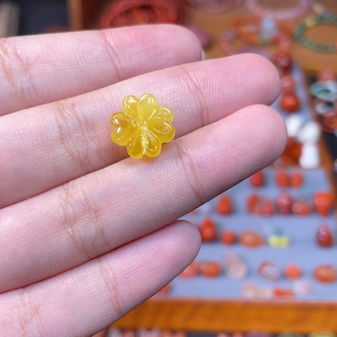 裸石蜜蜡未镶嵌四叶草