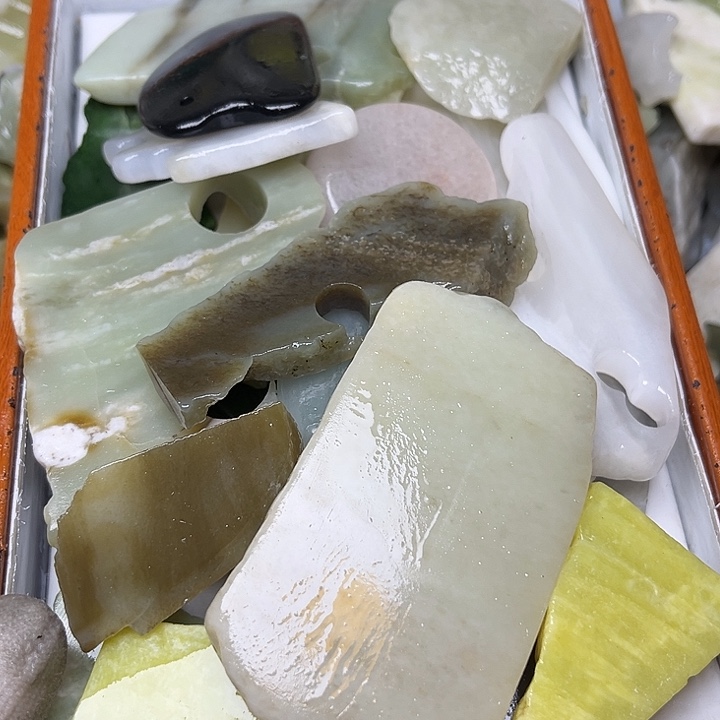 未镶嵌和田玉（翠青玉）珠宝奇石狂***牛