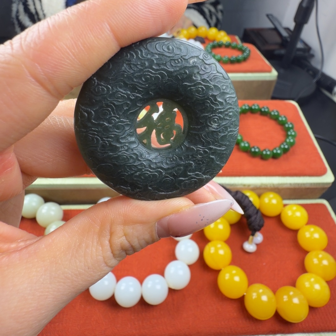 和田玉（糖玉）未镶嵌颈饰