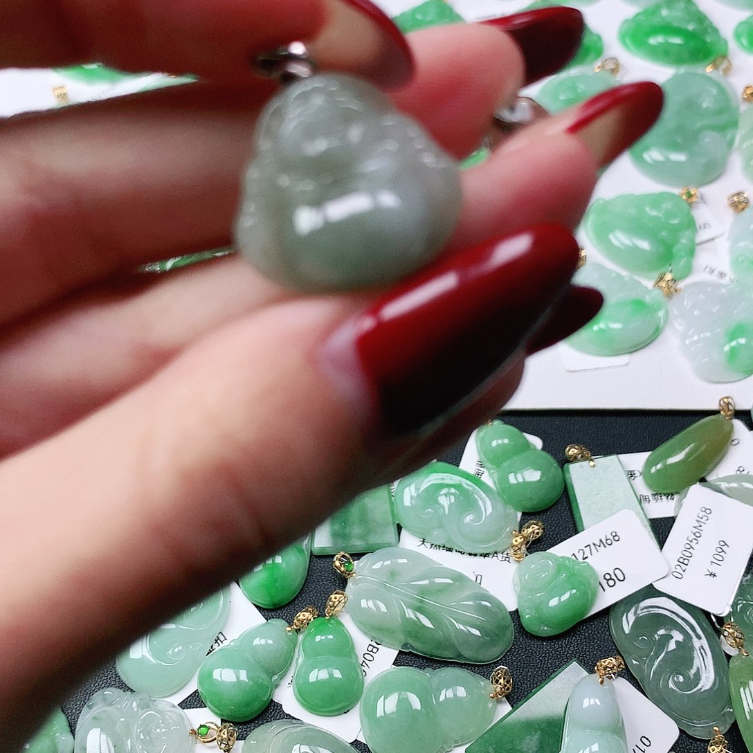 翡翠颈饰银S925镶嵌翡翠