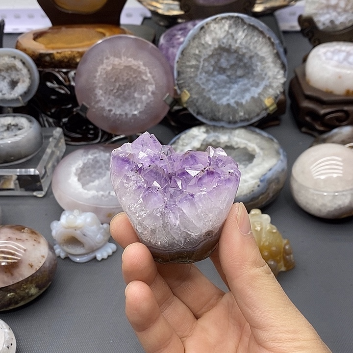 摆件紫晶未镶嵌紫晶手捧花