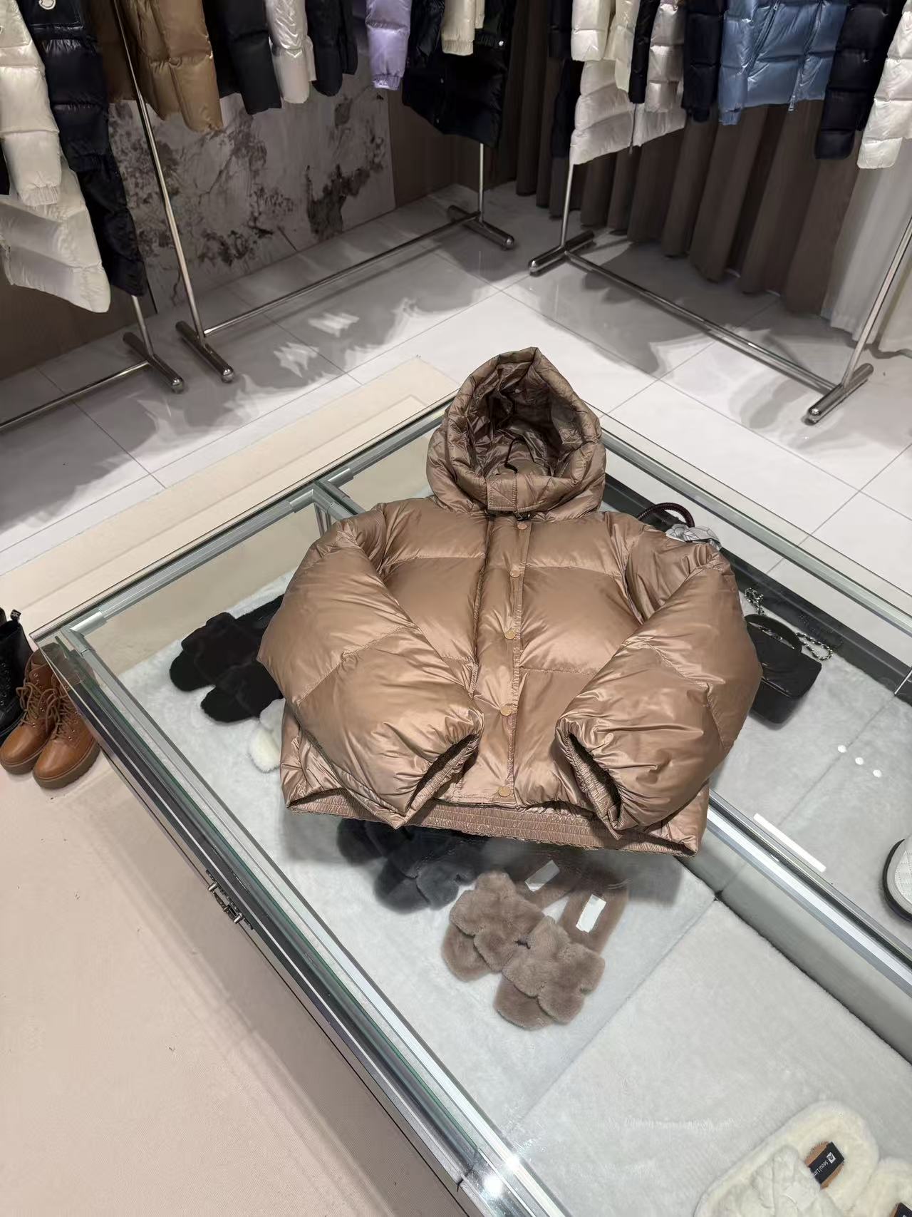 25新款 冬季连帽两色休闲百搭羽绒服