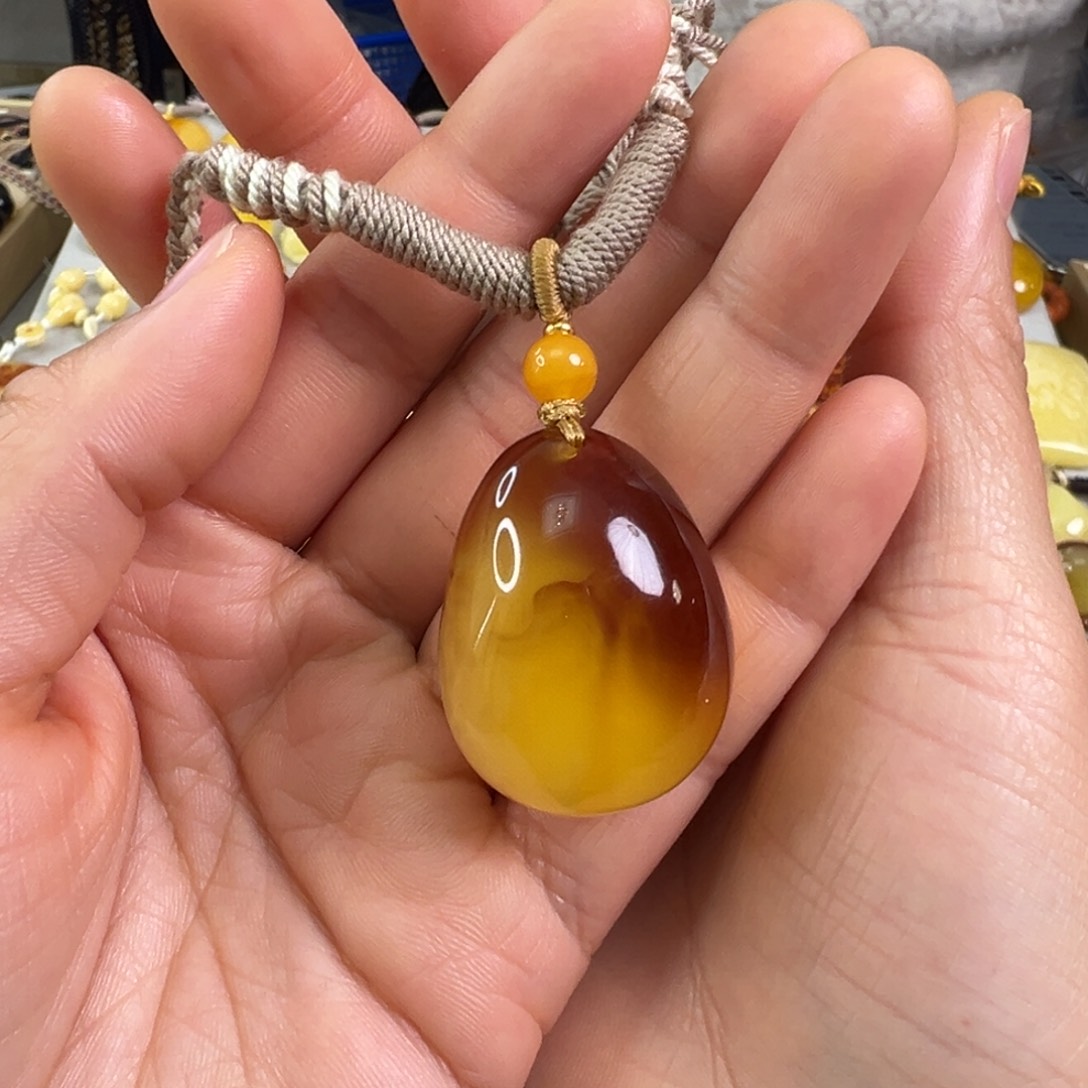 蜜蜡裸石未镶嵌蜜蜡