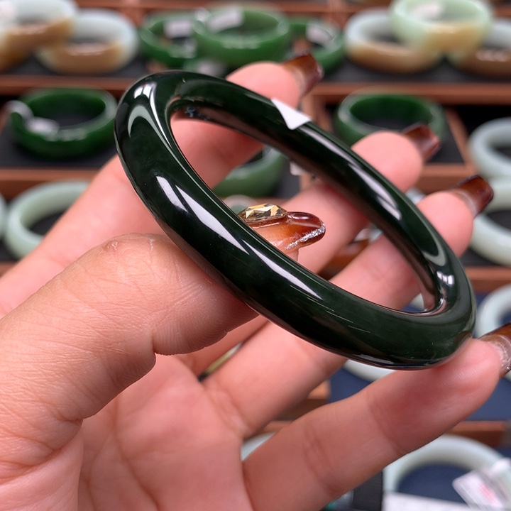 和田玉（碧玉）手镯未镶嵌
