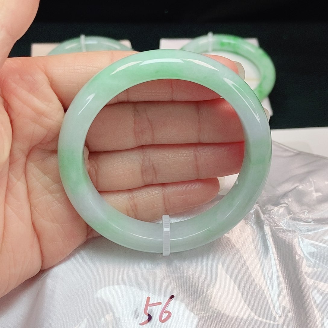 翡翠手镯未镶嵌正圈