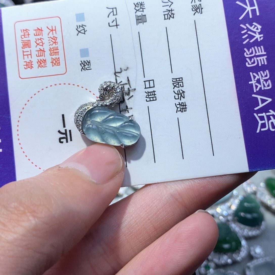 翡翠颈饰未镶嵌翡翠