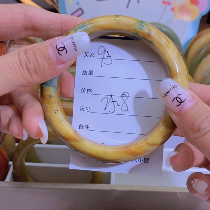 蛇纹石玉手镯未镶嵌顺***?