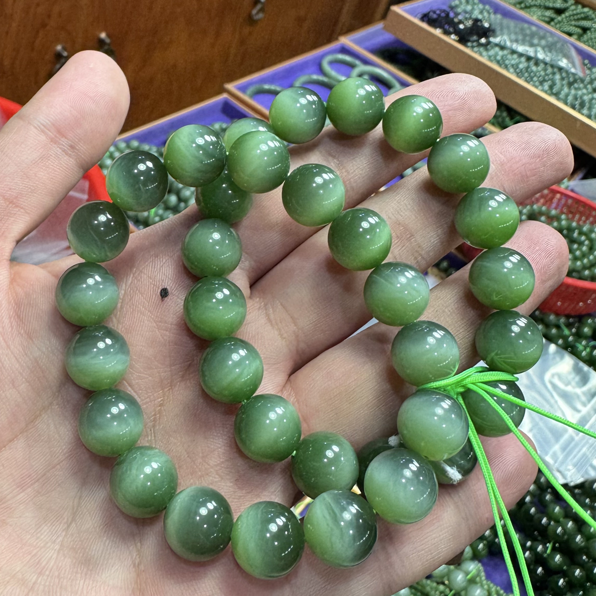 和田玉碧玉阳绿猫眼手串12mm（多样性其一发货）