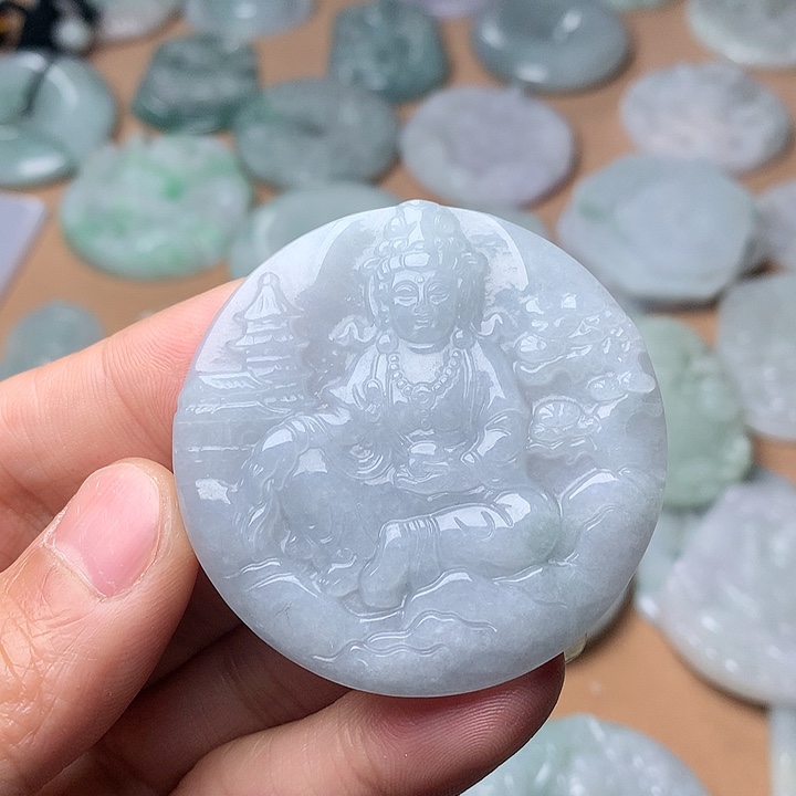 翡翠未镶嵌颈饰山水观音