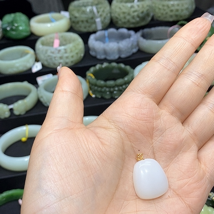 和田玉挂件18K金镶嵌