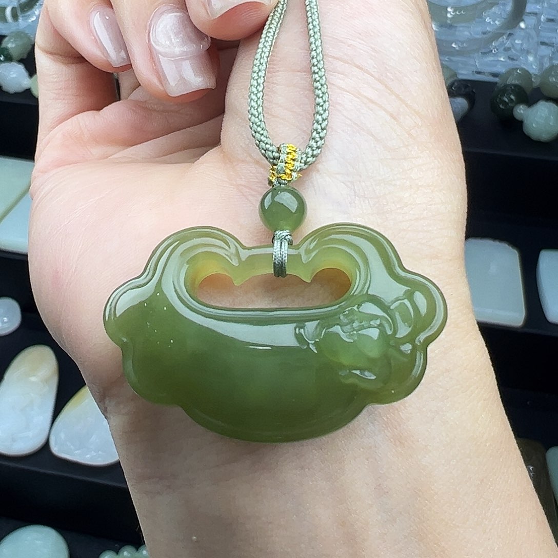 颈饰未镶嵌和田玉