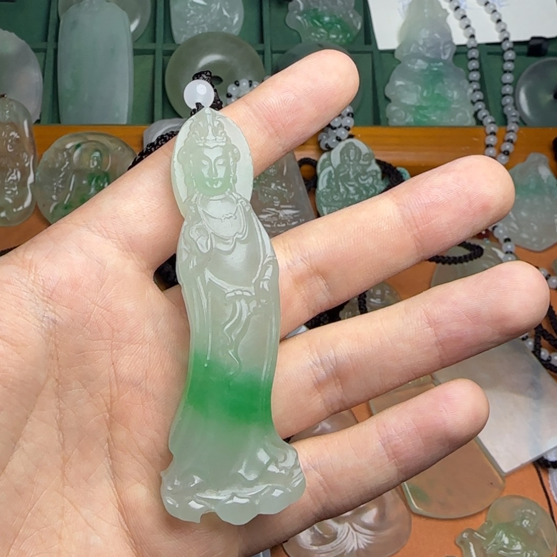 翡翠未镶嵌颈饰观音