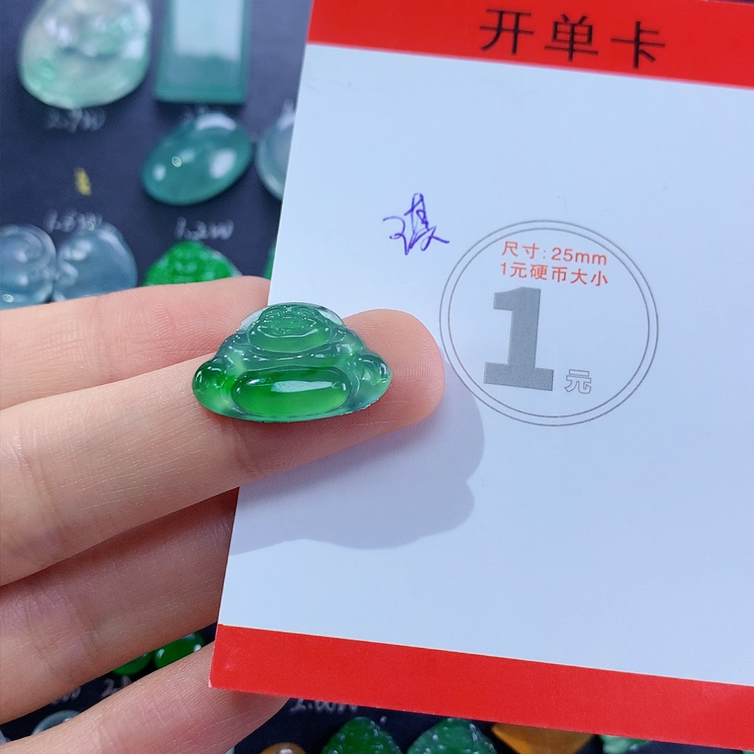 翡翠颈饰未镶嵌佛公