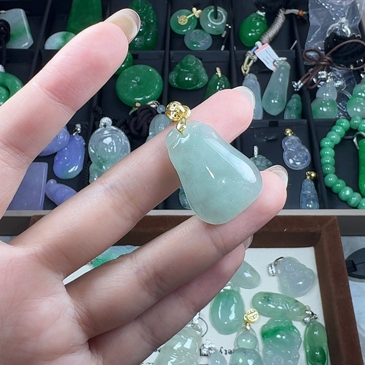 翡翠未镶嵌颈饰11