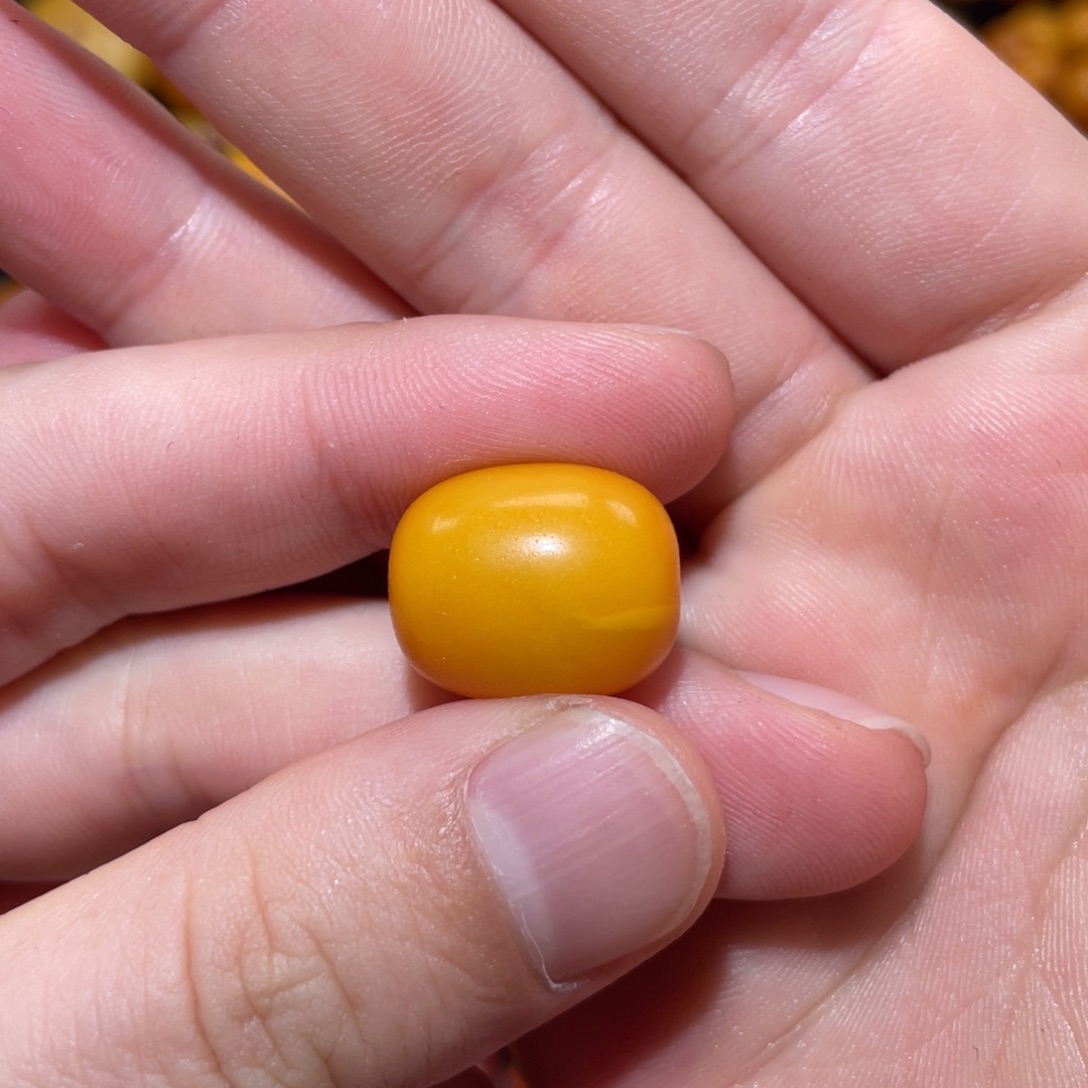 金***年未镶嵌琥珀裸石枣珠