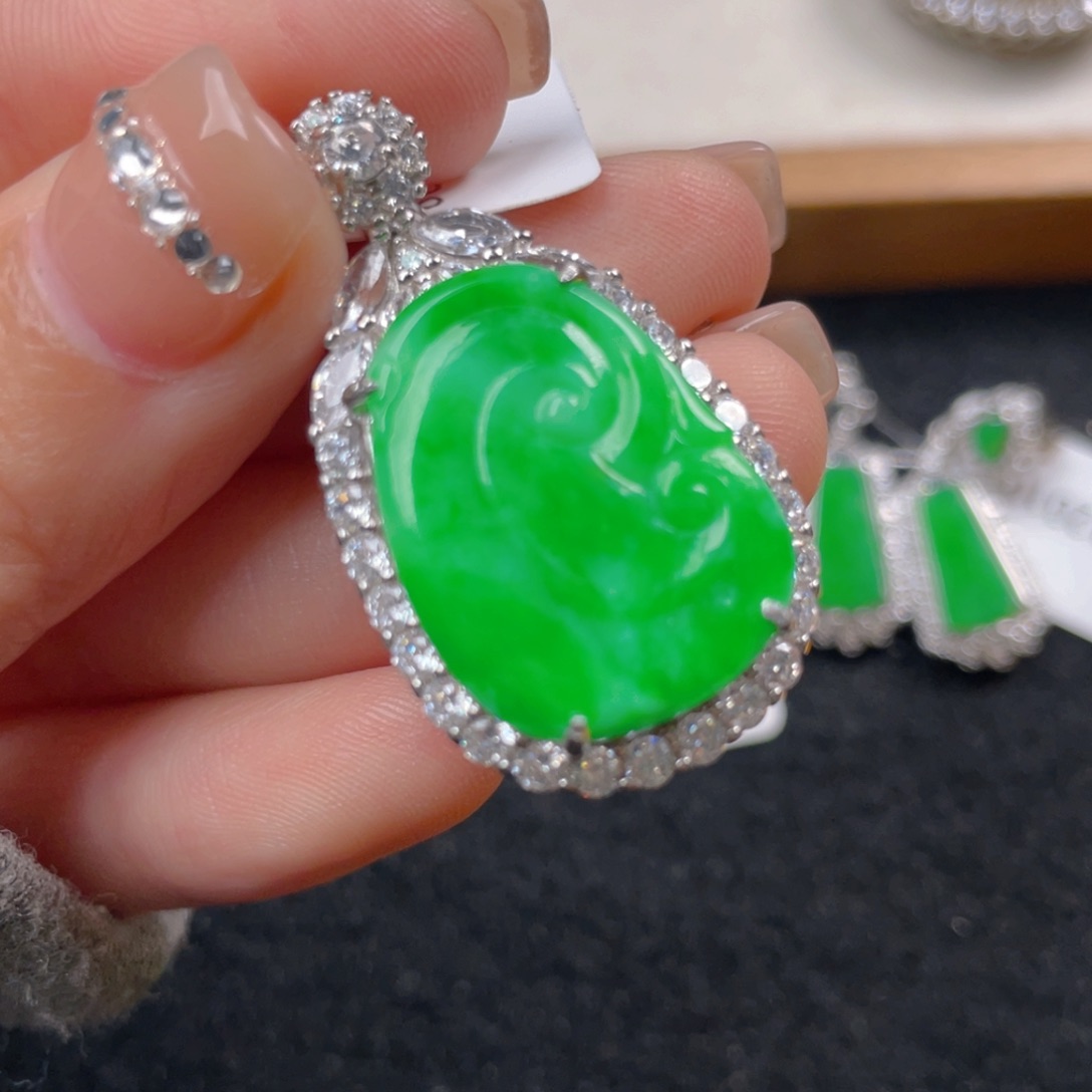 翡翠颈饰银S925镶嵌b b j n n