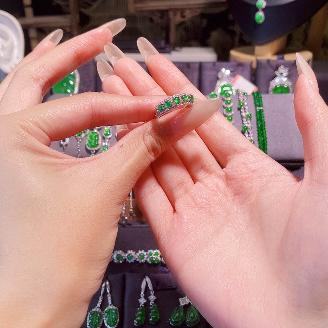 Y****翡翠银S925镶嵌戒指戒指