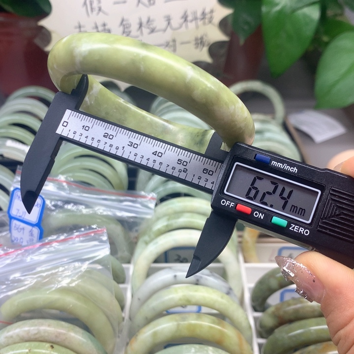 蛇纹石玉未镶嵌手镯39