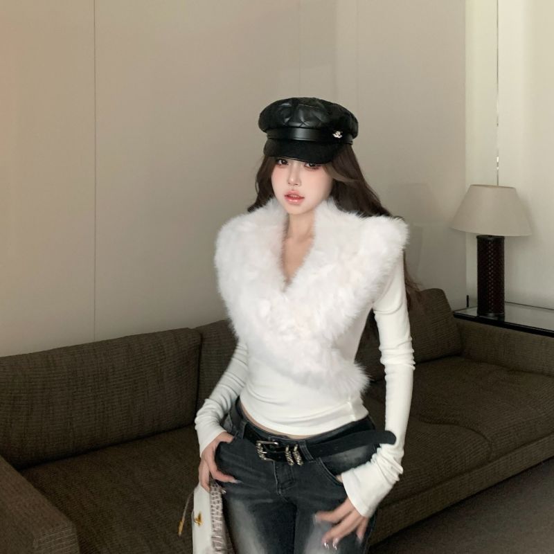 白色交叉毛领长袖T恤女冬季高级感收腰修身内搭辣妹显瘦打底上衣
