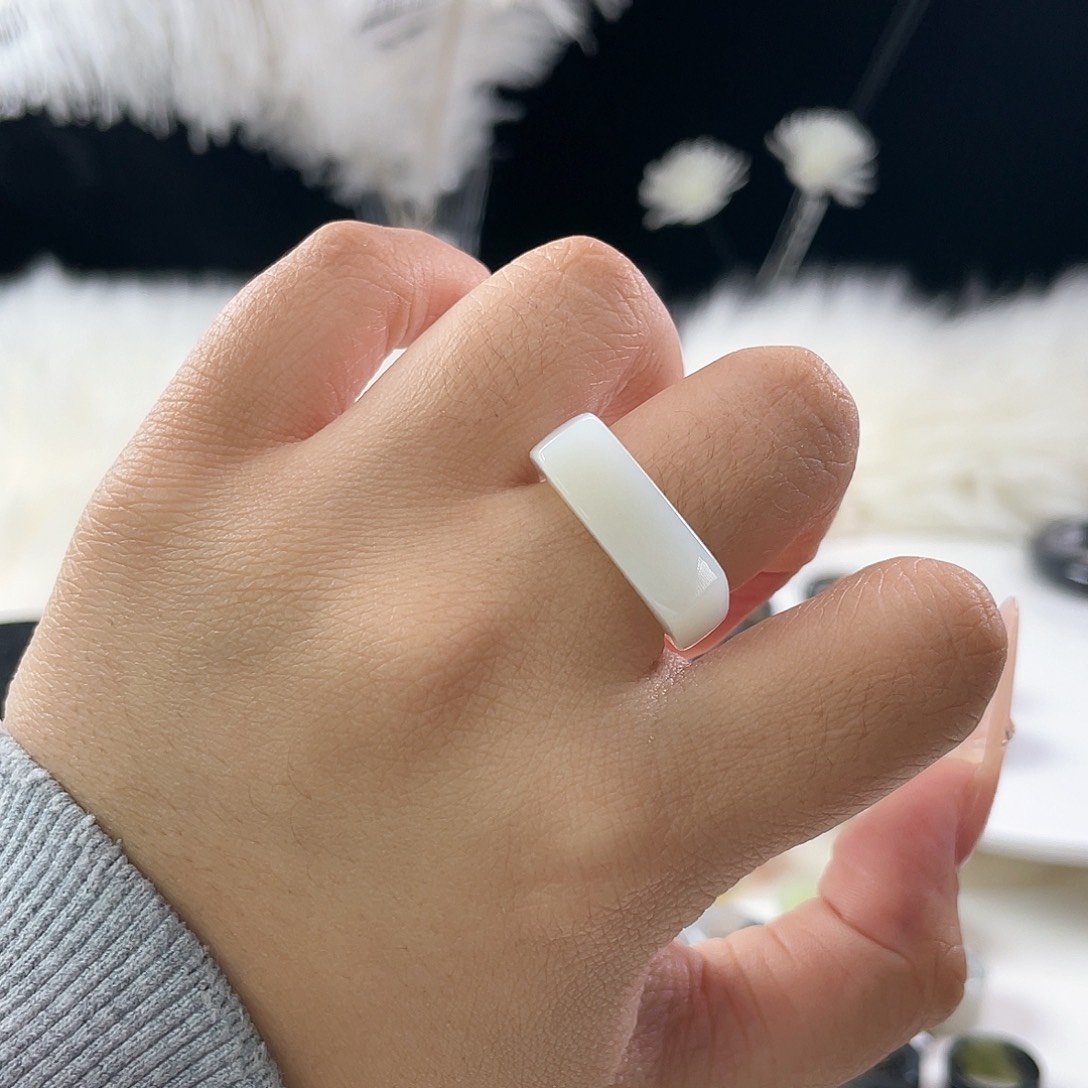 和田玉未镶嵌戒指l44。白玉马鞍。18.3。不退换