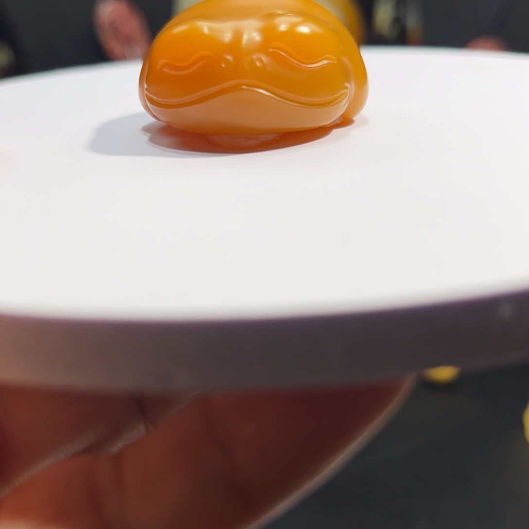 汪***一石英质玉（缅黄）未镶嵌蟾