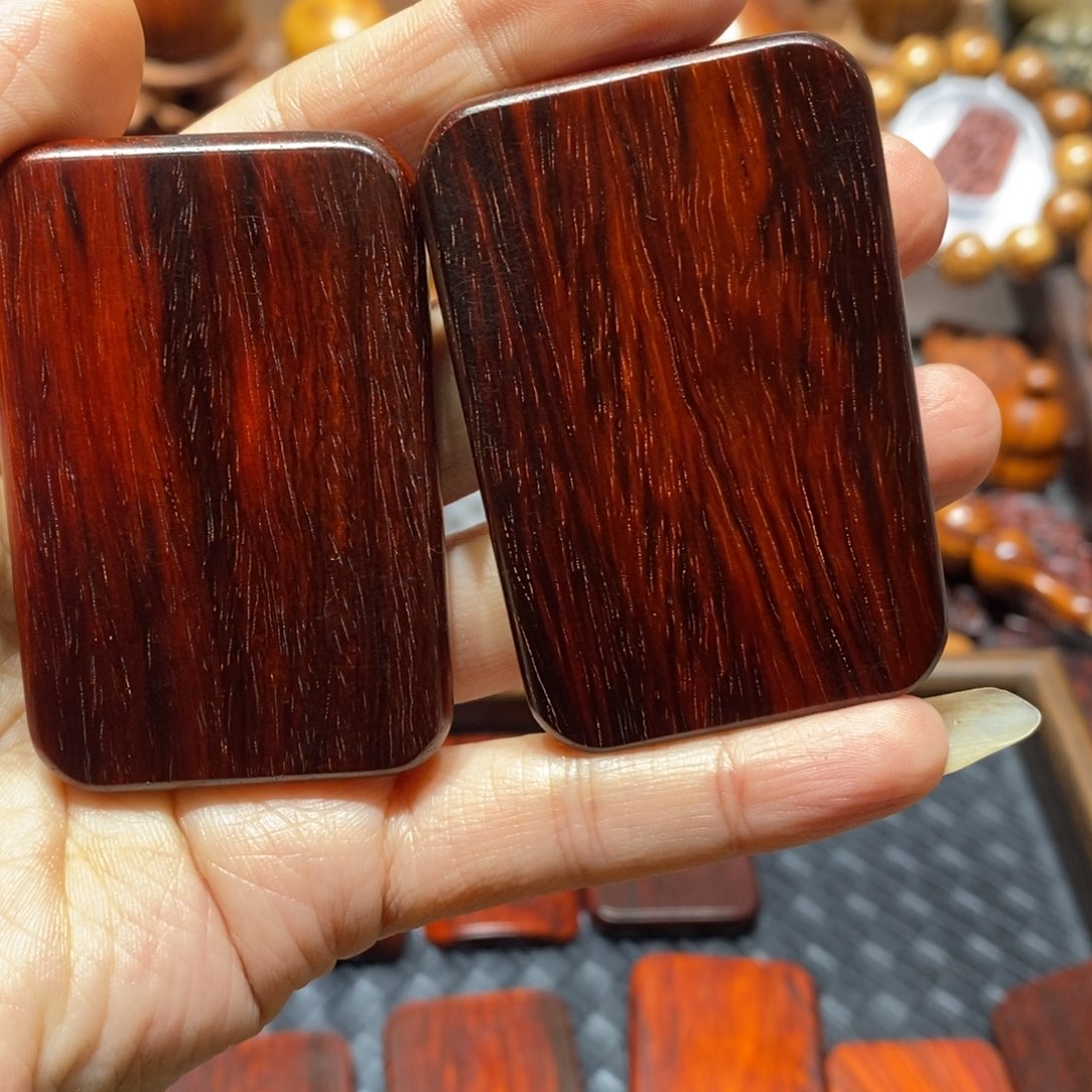 齐***胜檀香紫檀（小叶紫檀）