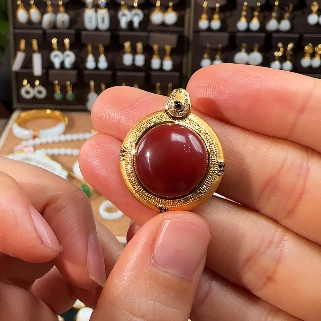 和田玉颈饰18K金镶嵌