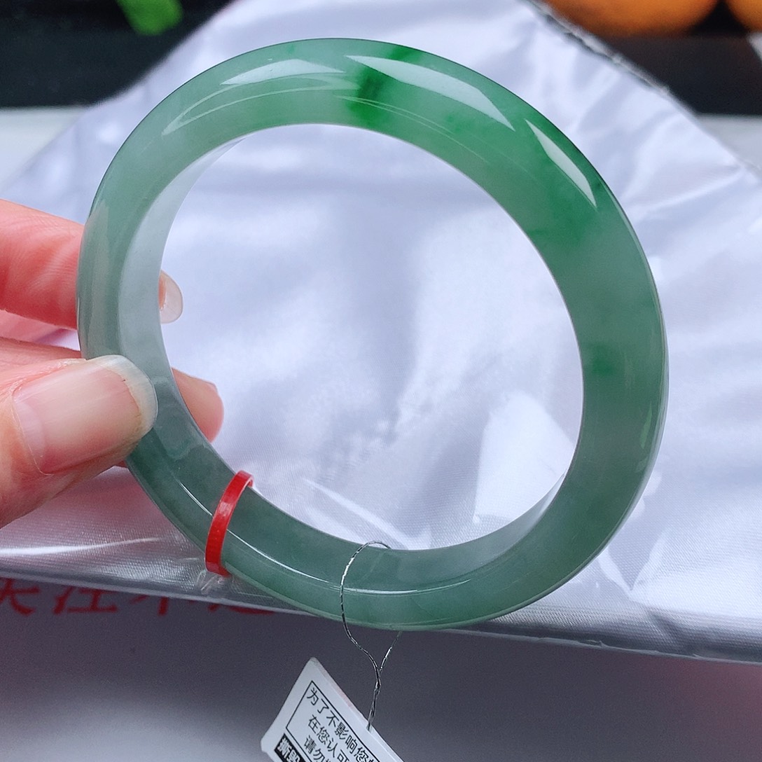 翡翠手镯未镶嵌56圈