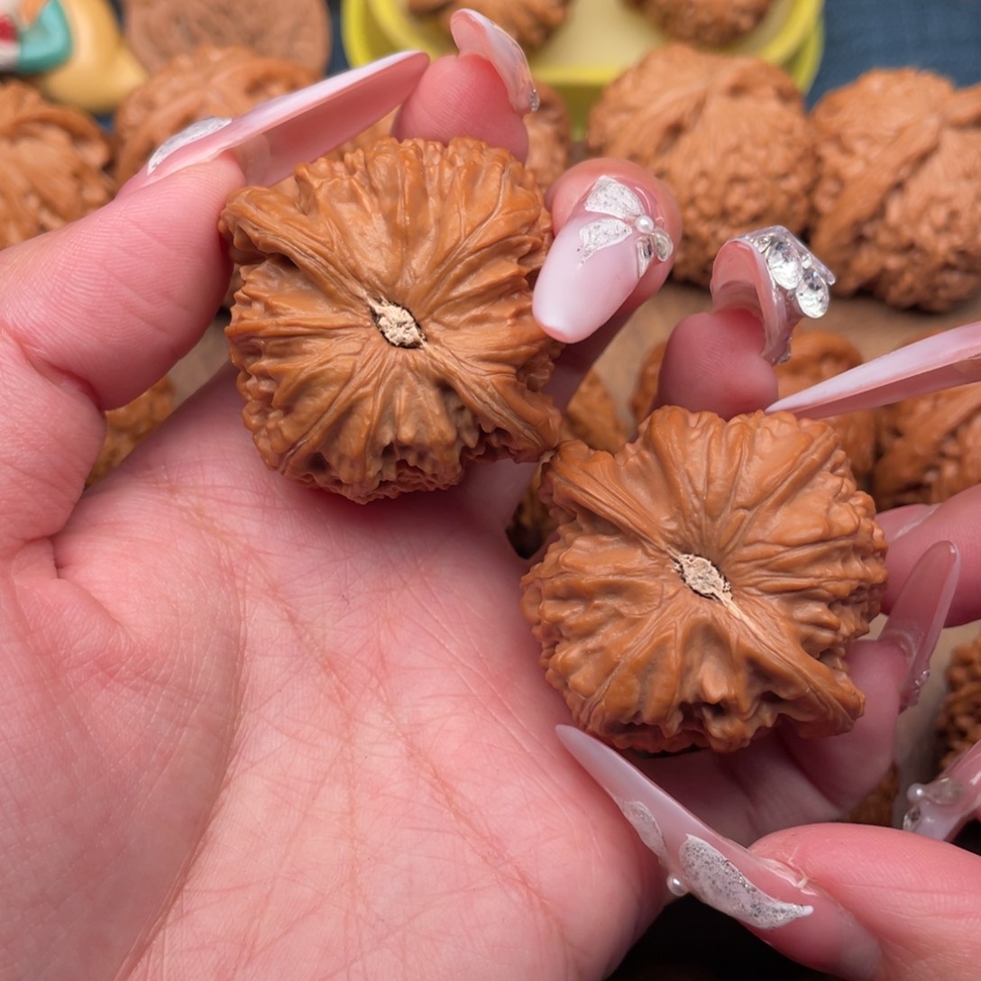 把件文玩核桃全品精配延庆老树红皮球白42，大克重45