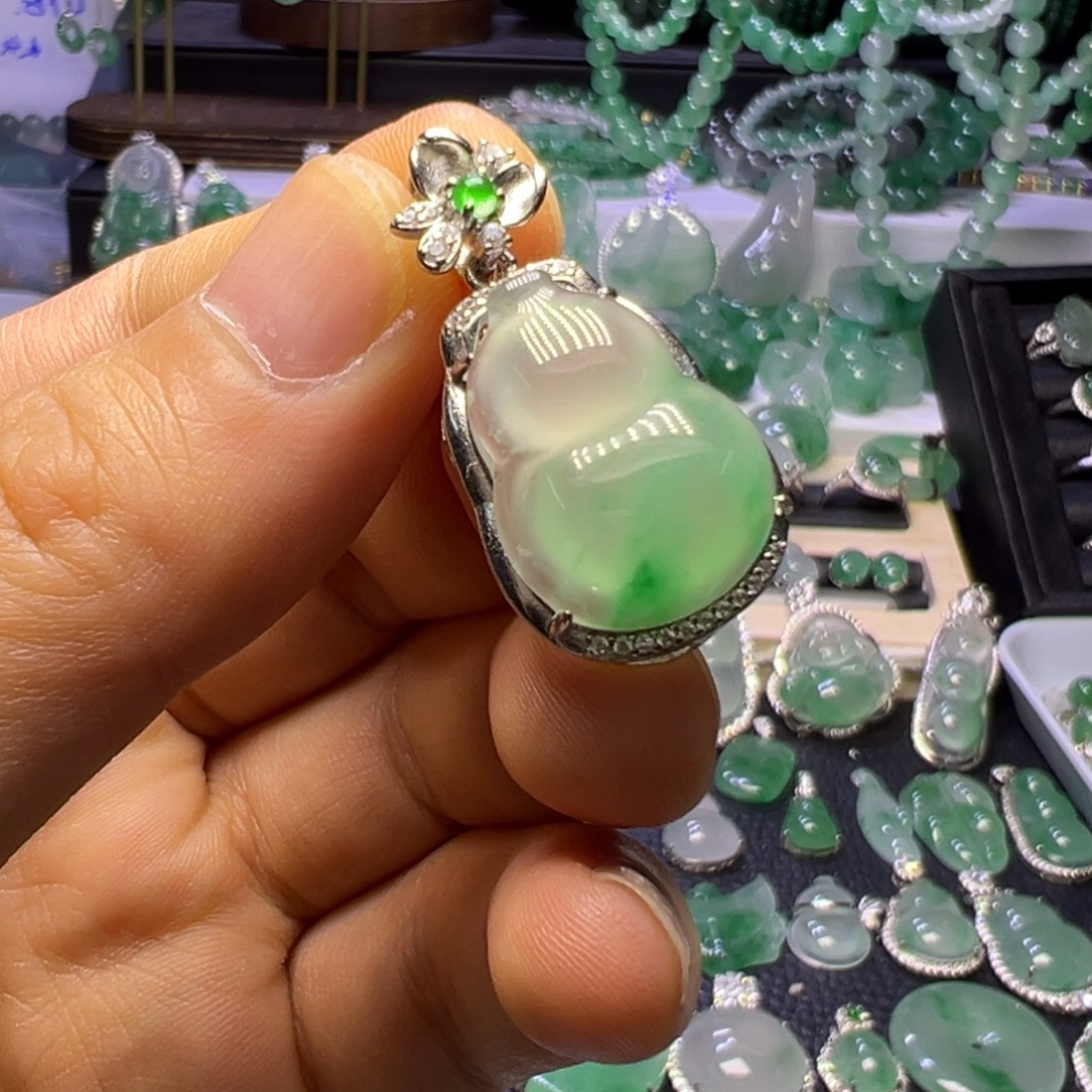 石英质玉未镶嵌颈饰