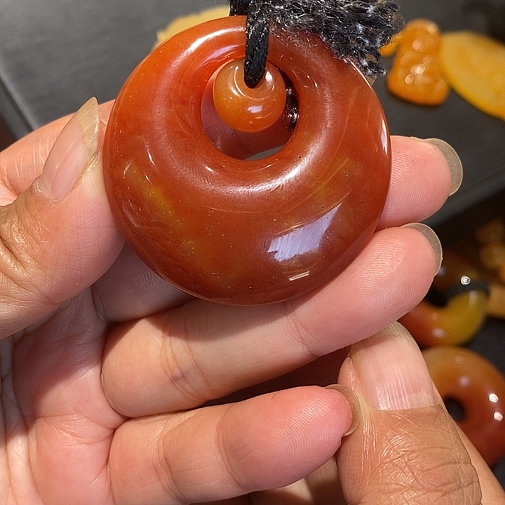 石英质玉（黄龙玉）未镶嵌颈饰