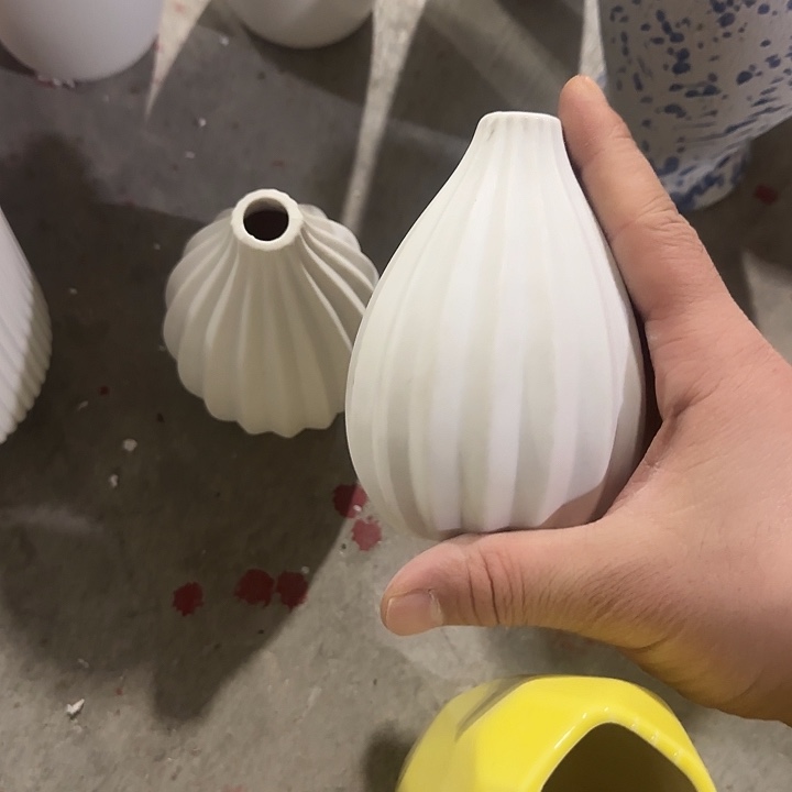 微瑕2个蒜头磨砂花瓶