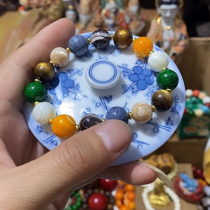 瓷器工艺精湛精细