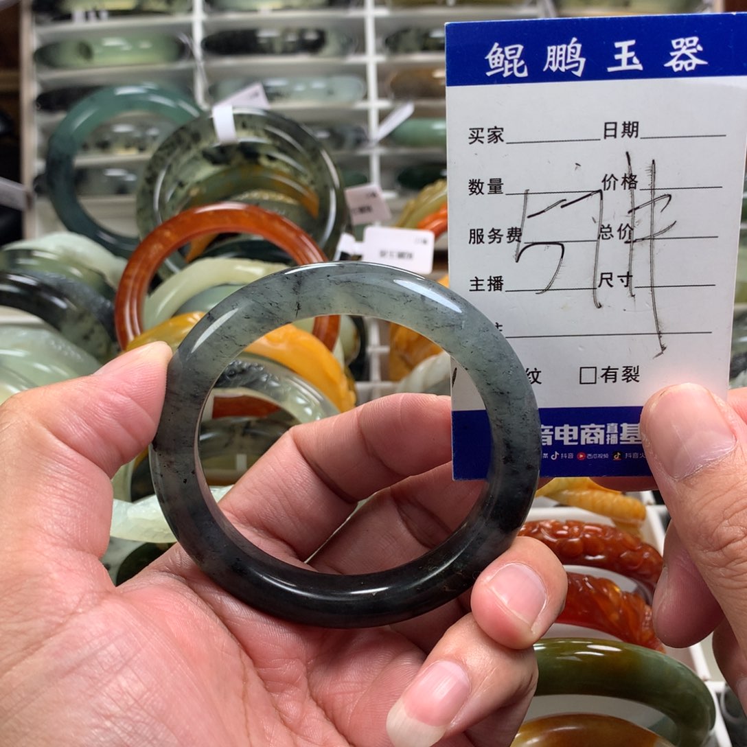 蛇纹石玉手镯未镶嵌