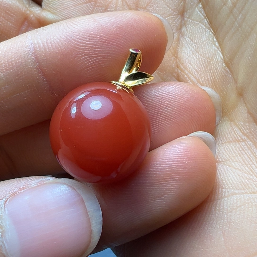 南红玛瑙吊坠18K金镶嵌