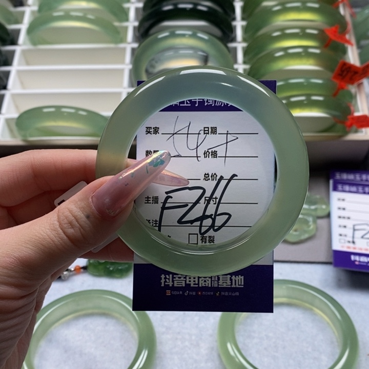 蛇纹石玉手镯未镶嵌温