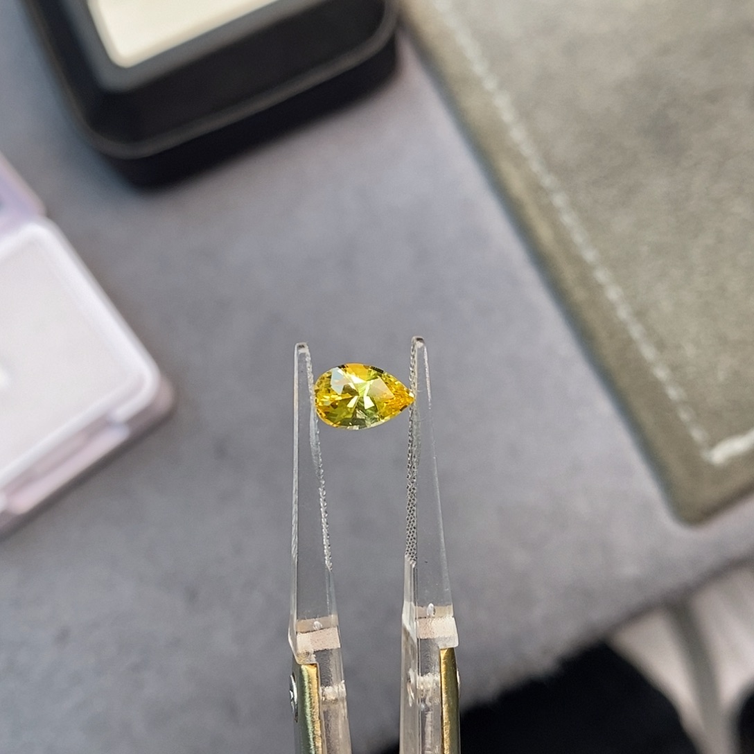彩色蓝宝石裸石1.1ct 金丝雀