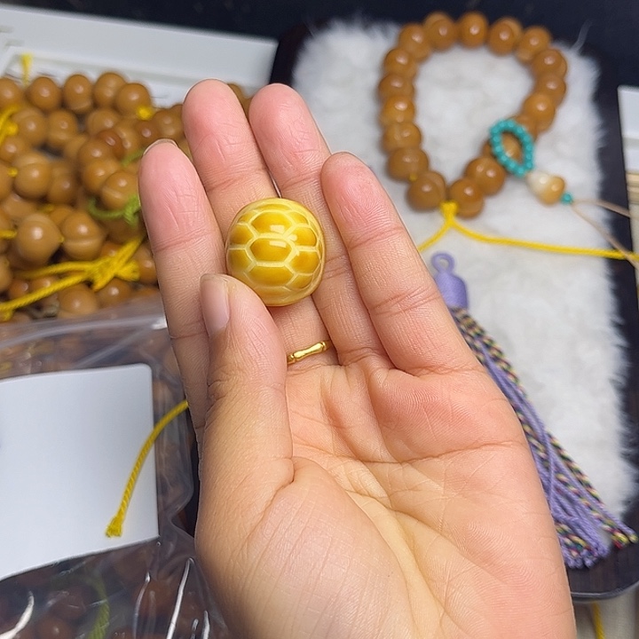 猴头核桃吊坠富家