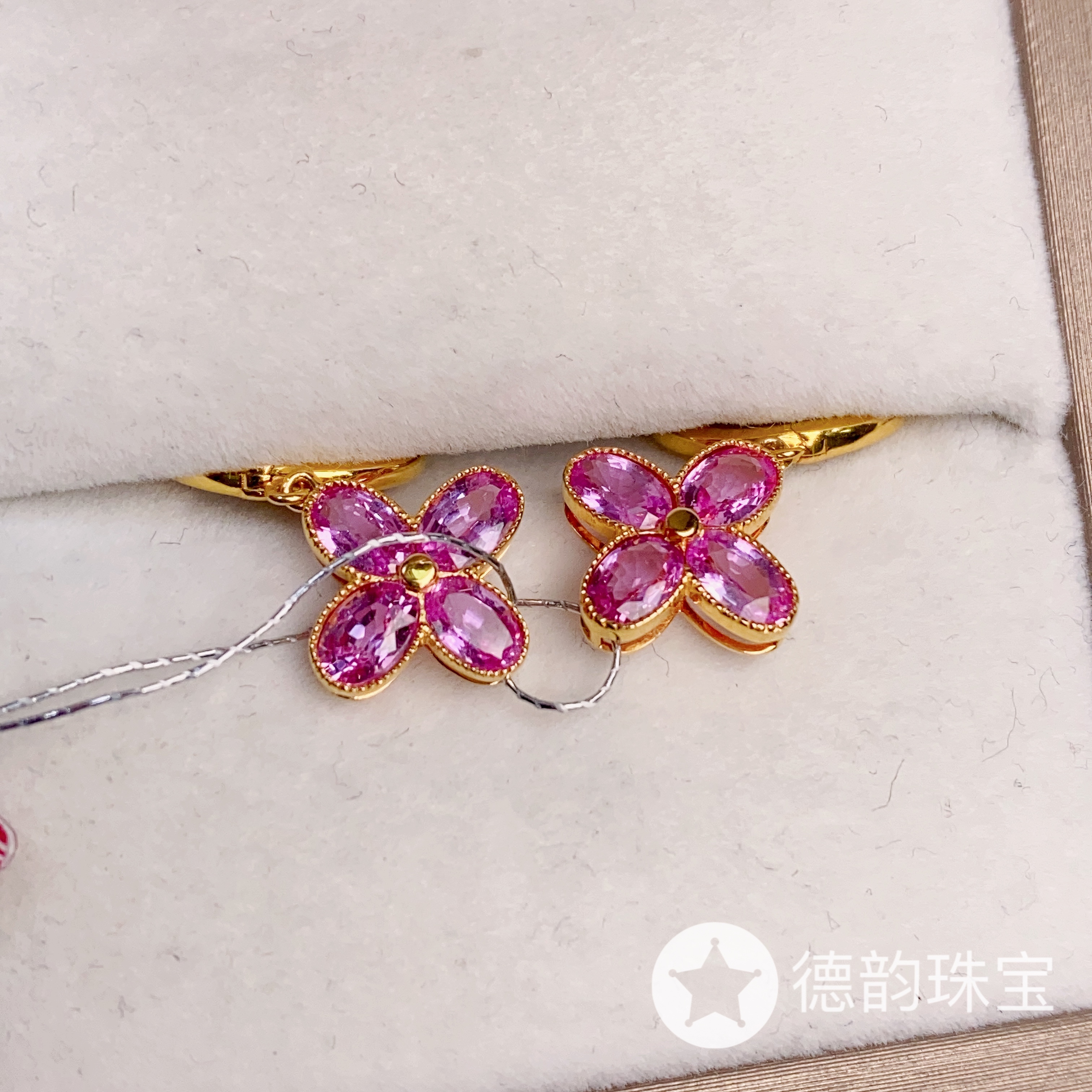 18K金镶嵌蓝宝石耳饰