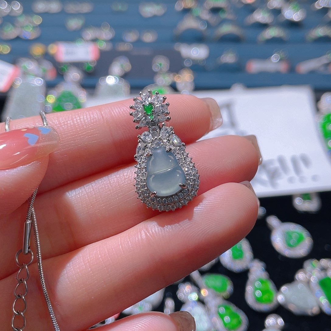 吊坠(赠链)未镶嵌翡翠